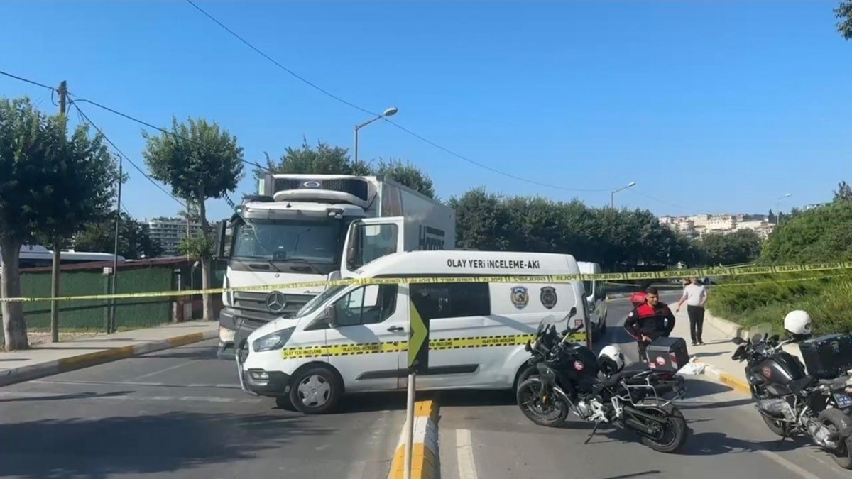 Yolun karşısına geçmeye çalışan kadın, kamyonun çarpması sonucu hayatını kaybetti
