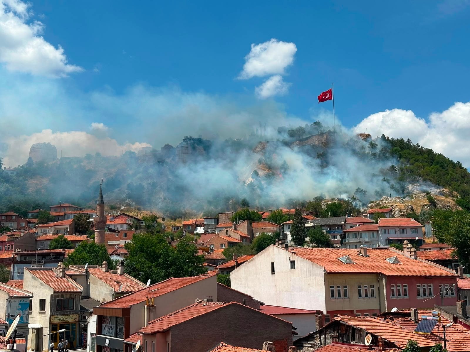 Tarihi Kütahya Kalesi'nde yangın