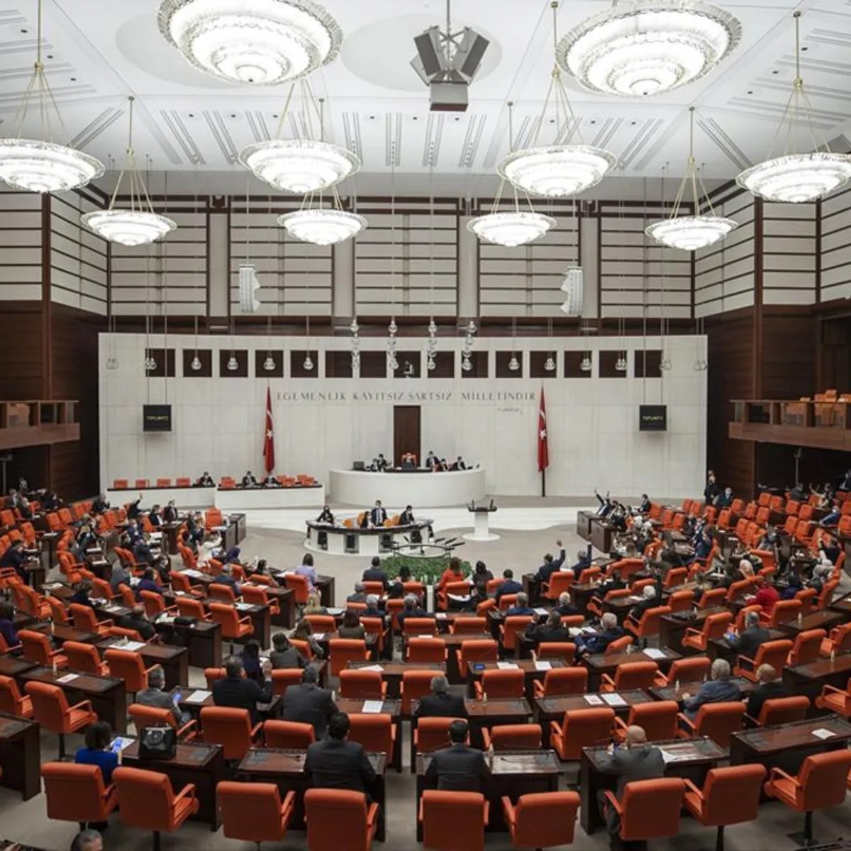7 milletvekili hakkında dokunulmazlık fezlekesi TBMM'de! Listede Özgür Özel de var