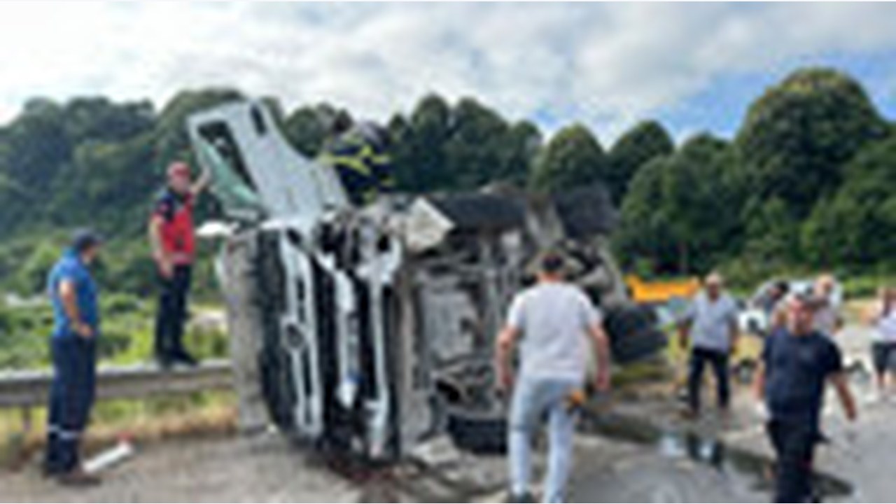 Çekici ile çarpışan otomobil hurdaya döndü: 1 yaralı