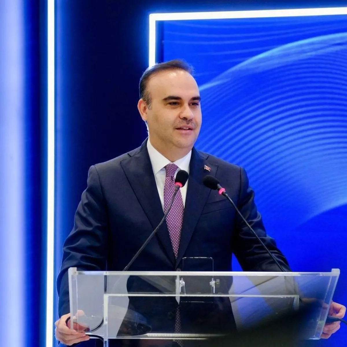 Bakan Kacır: Türkiye savunma yatırımlarına ev sahipliği yapmaya hazır