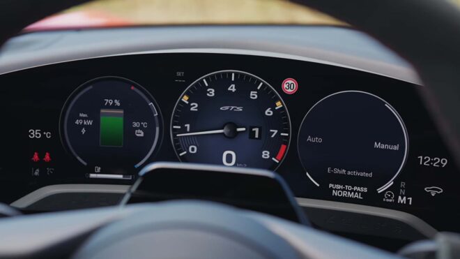 Porsche, Taycan’a eklediği sahte vites sistemi E-Shift’i tanıtan bir video paylaştı