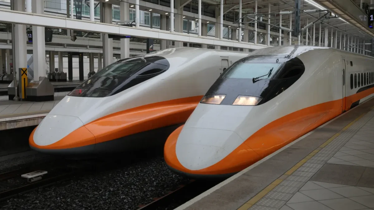 Tayvan’da Üç Hızlı Tren İnternetten Alınan Bir Telsizle Durduruldu