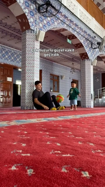 Atakan Özyurt’un çocuğuyla çektiği cami videosu milyonlar izlendi