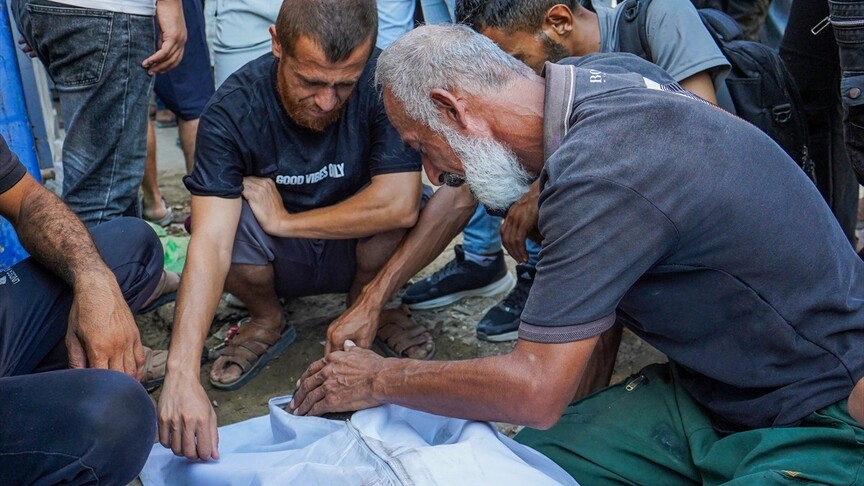 İsrail'in Gazze'de cenaze için toplanan Filistinlilere saldırısında 8 kişi hayatını kaybetti, 20 kişi yaralandı
