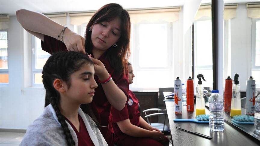 Meslek ortaokulu öğrencileri, alanlarına uygun atölyelerde becerilerini keşfedecek