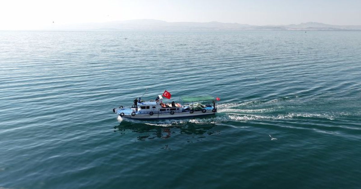 Van Gölü'nde balıkçılar 