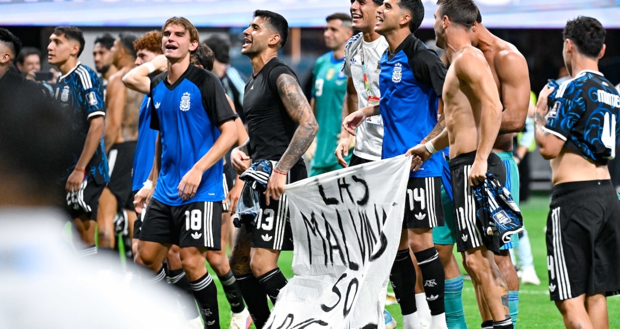 Dünya Kupası’nı karıştıran Falkland sloganının otel çarşafına yazılarak tribüne sokulduğu ortaya çıktı! FIFA çarşafa dolandı - Sözcü Gazetesi