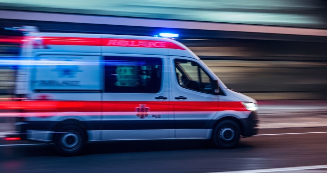 Ehliyetsiz sürücü ile ekip aracının karıştığı kazada 2'si polis 3 kişi yaralandı - Sözcü Gazetesi