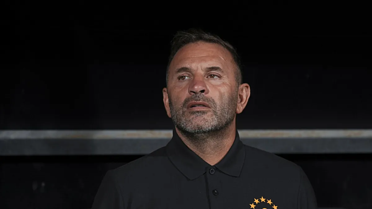 Galatasaray'da 4 İsim Kadro Dışı! Okan Buruk Biletlerini Kesti