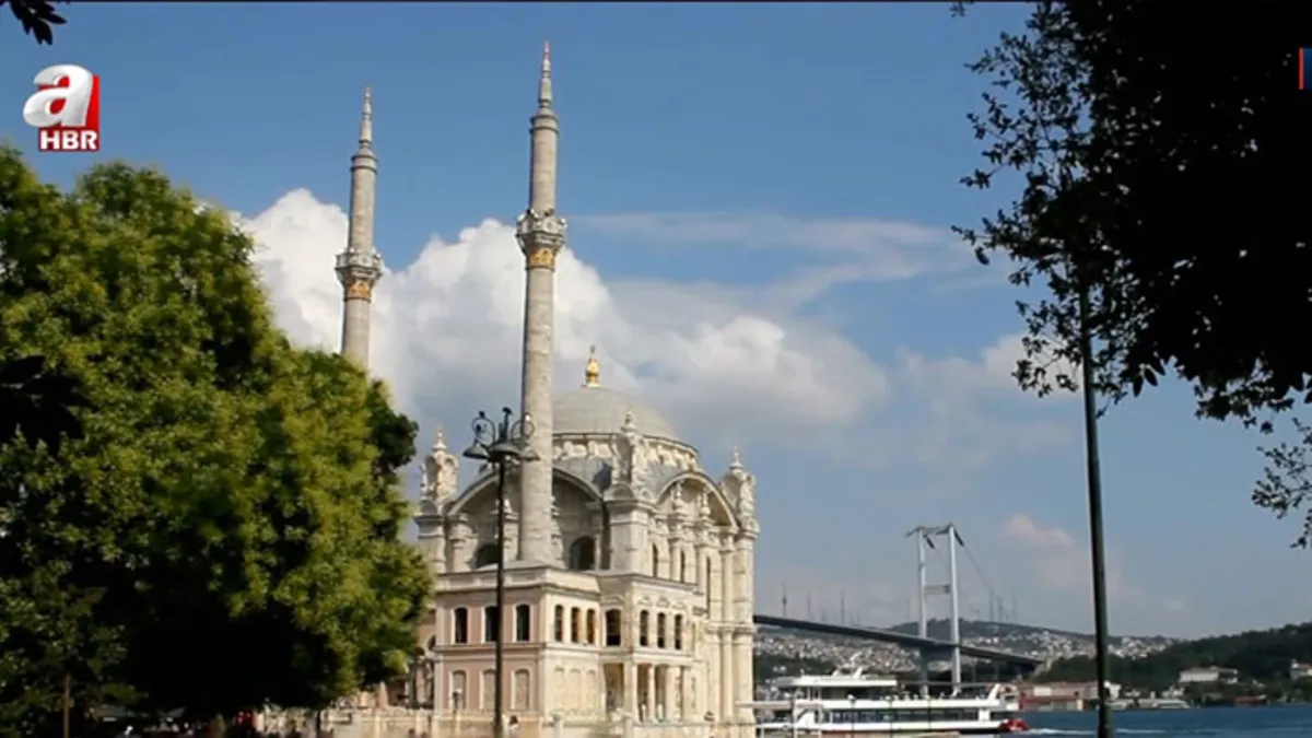 Yüzyılın başında Osmanlı'nın yönetim merkezlerinden biri olan Beşiktaş İçesi'nin yüzyıllık değişimi