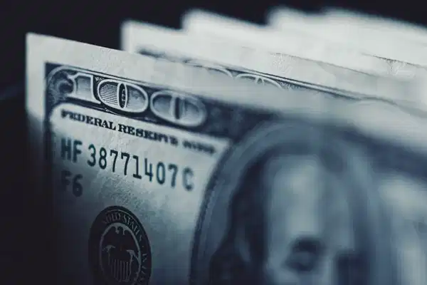 Danske Bank'tan Euro, dolar ve sterlin tahmini: Beklentiler yukarı yönlü güncelledi