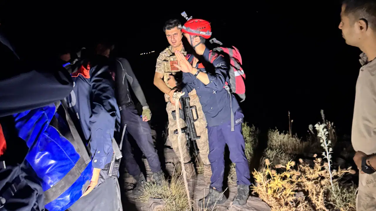 Askeri helikopterle kurtarıldılar: 2 mühendis Şırnak'ta dağda mahsur kaldı