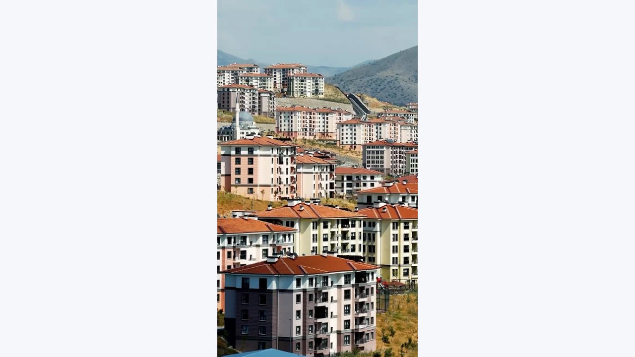 Malatya'da yeni yuvalarına kavuşan vatandaşlar, Bakan Kurum'un paylaşımlarında yer aldı
