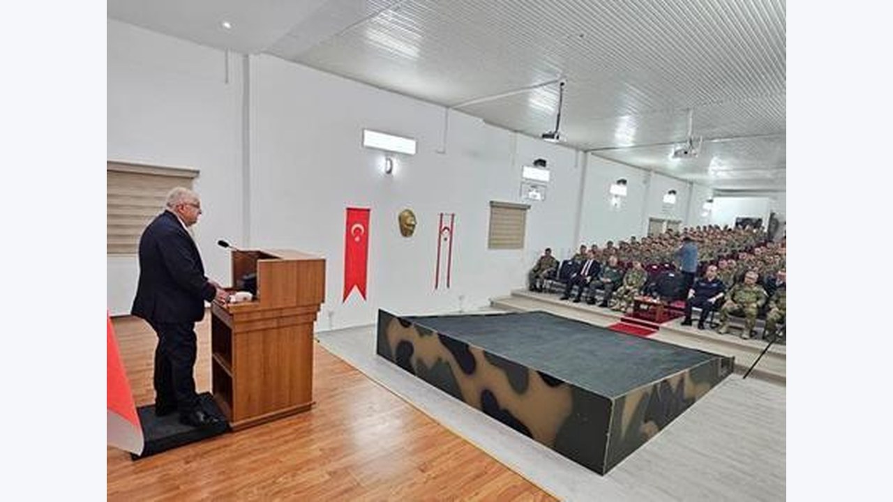 Milli Savunma Bakanı'ndan KKTC'deki Birliklere Ziyaret