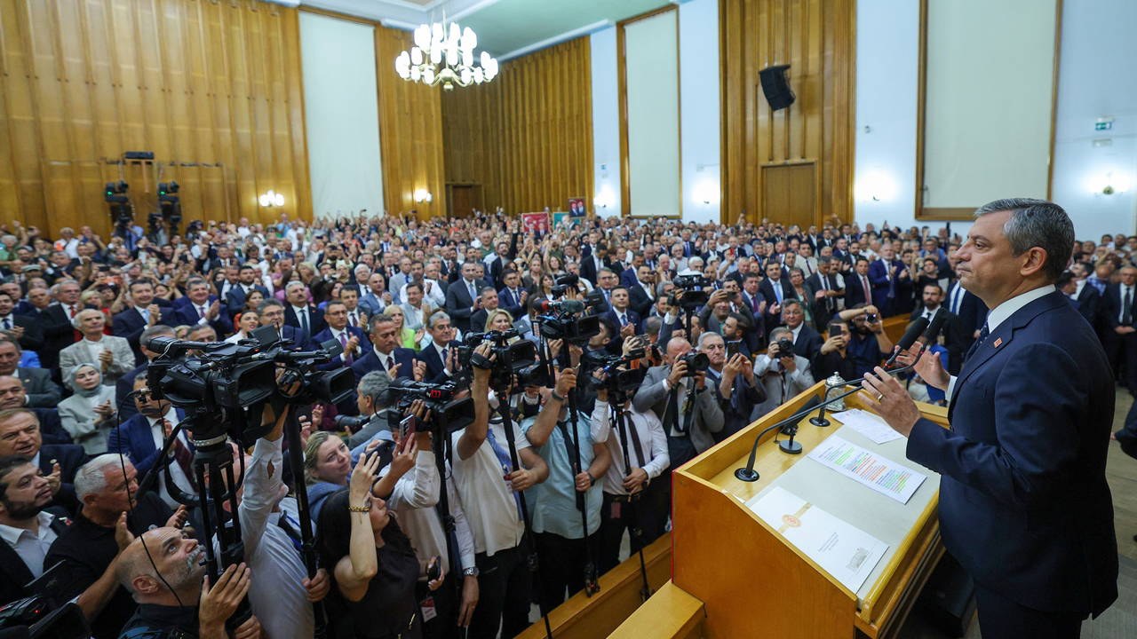 CHP'de İstifa Depremi: Murat Bakan Partisinden Ayrıldı