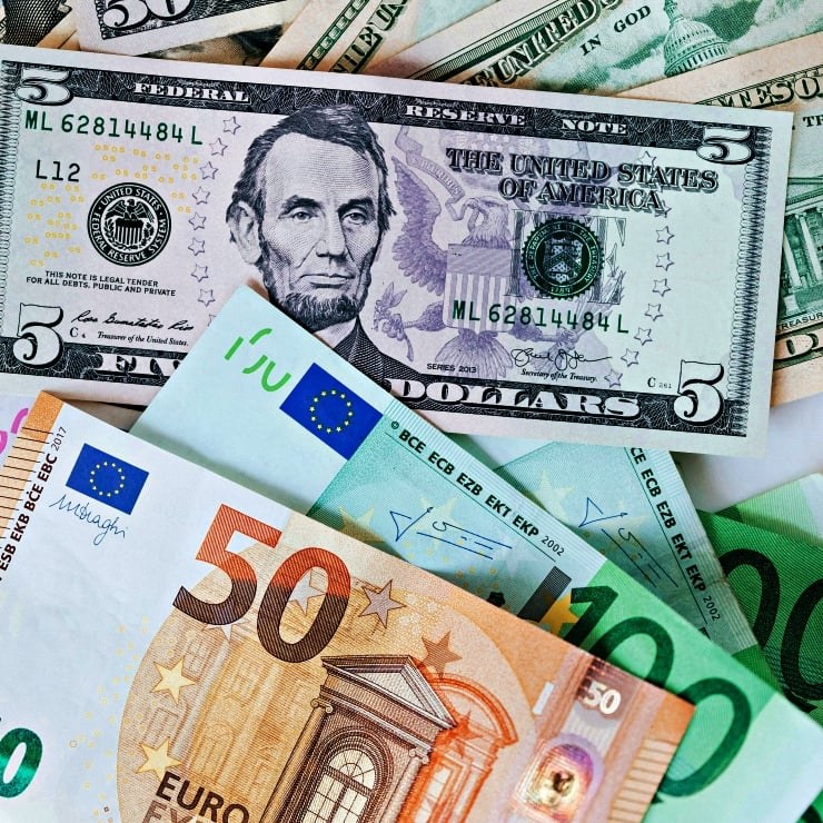 Piyasalarda Döviz Hareketliliği: Avro 54 Lira Sınırını Aştı