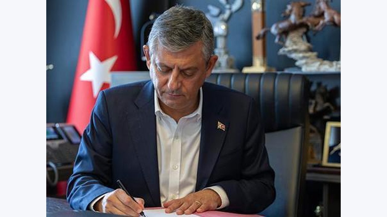 Yeni bir siyasi parti kuruldu: Özgür Özel genel başkanlığa seçildi