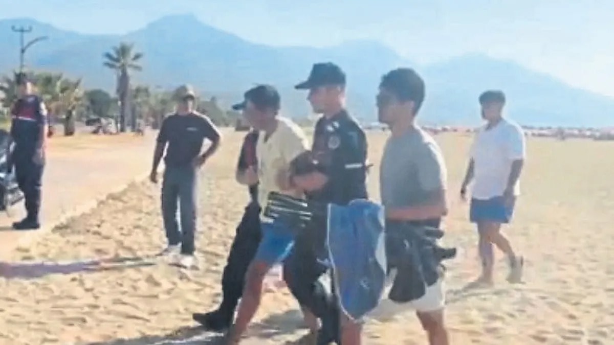 Kuşadası'nda Plaj Faresi Edebiyat Öğretmeni Çıkti