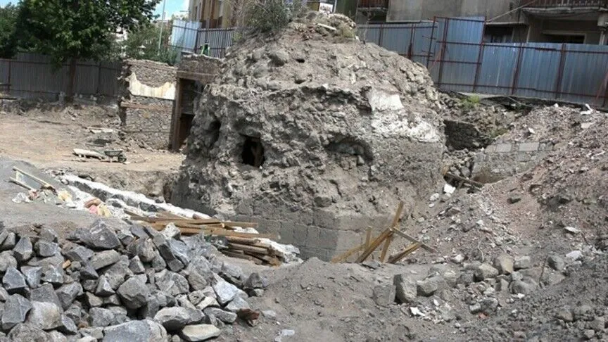 Erzurum'da Ahilik Teşkilatını Kuran Ahi Toman Baba'nın Kümbeti Geçen Yüzüne Çıkarılıyor