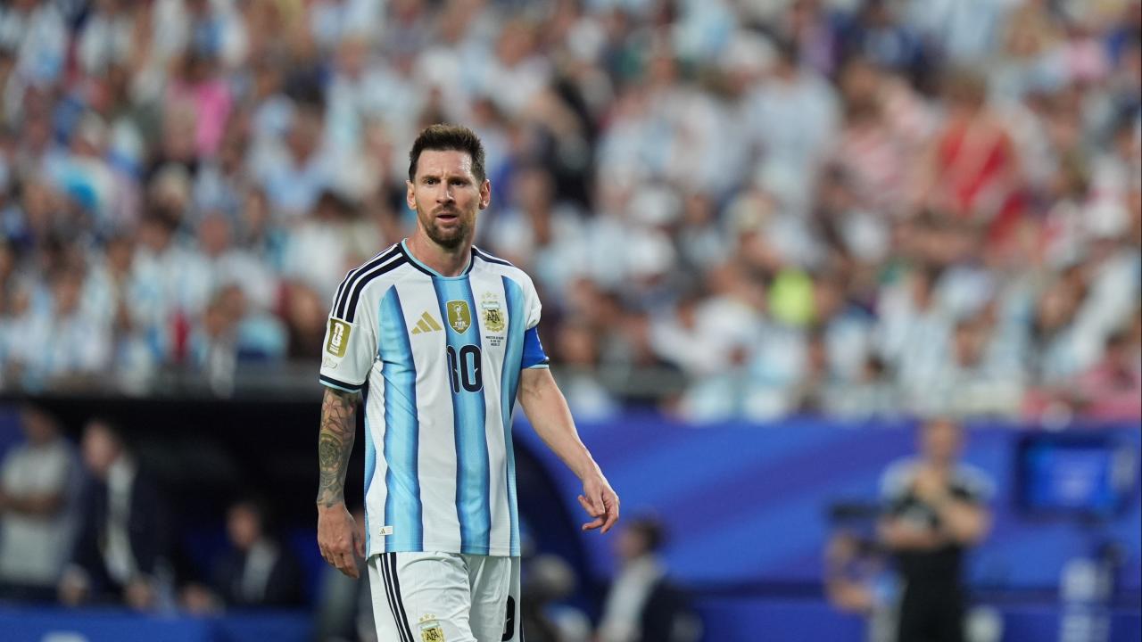 Lionel Messi, Futbolu Sınavını Kırıyor: 68 Yaşında Hapishanın Babası ve Menajeriyle İlgili Duygusal Bir Veda Mesajı