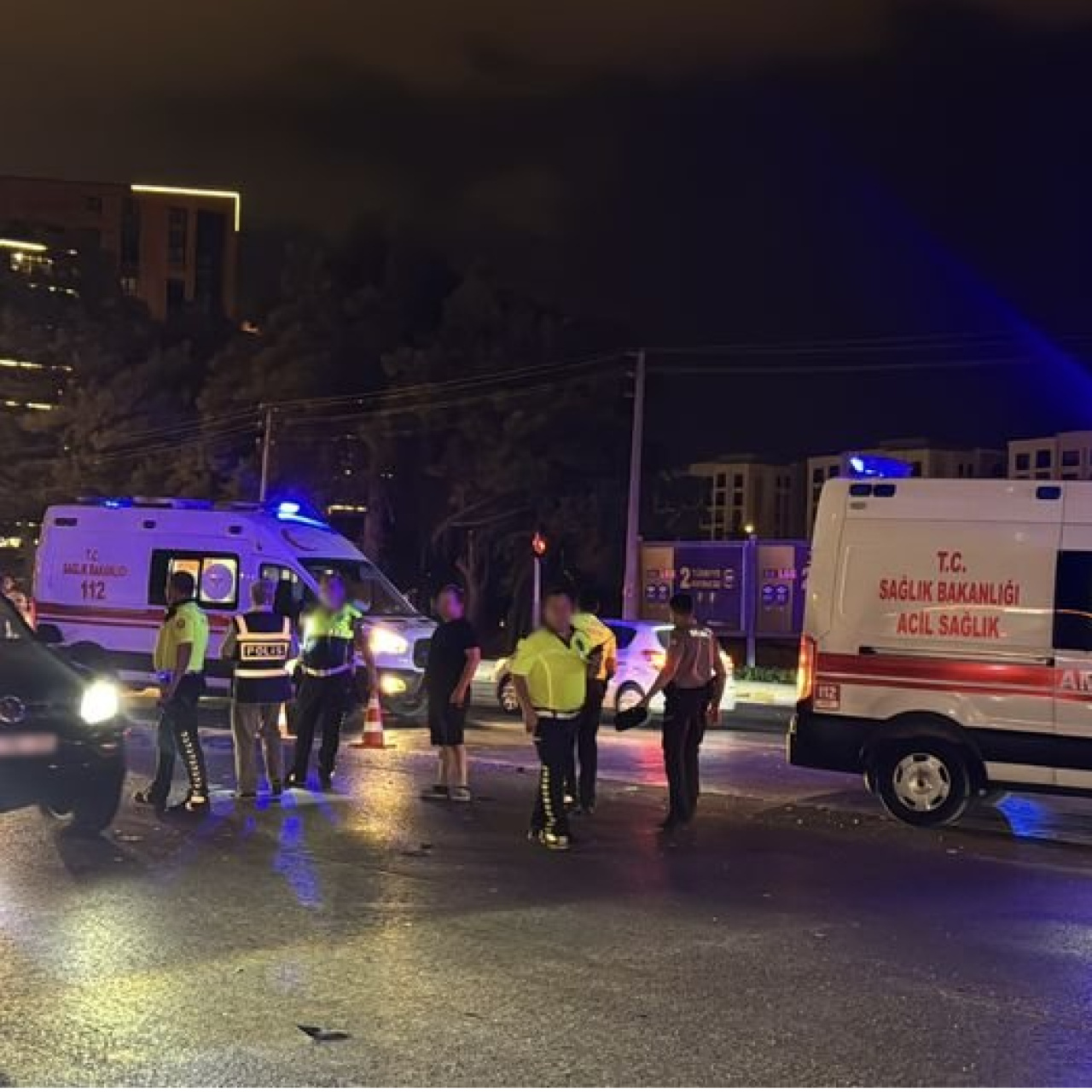 Balıkesir'de Otomobil Çarptırma: İki Çocuk Ölü, Cümlenin Üzerine Polis Ekipleri Göz Altına Alındı