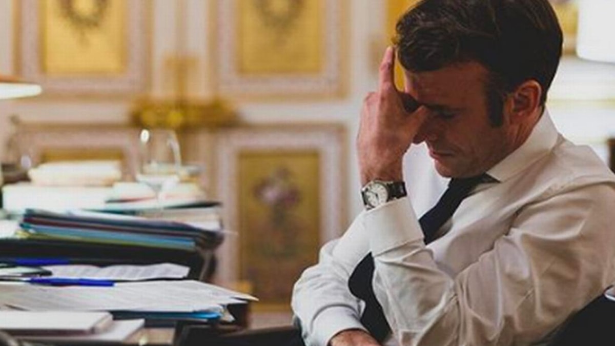 Macron'un Yasağı Yardımcıyla Sosyal Medya Kullanımını Koruyor