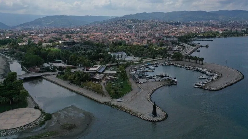 Marmara Depremi'nin merkez üssü Gölcük'te yapı stoku yenileniyor