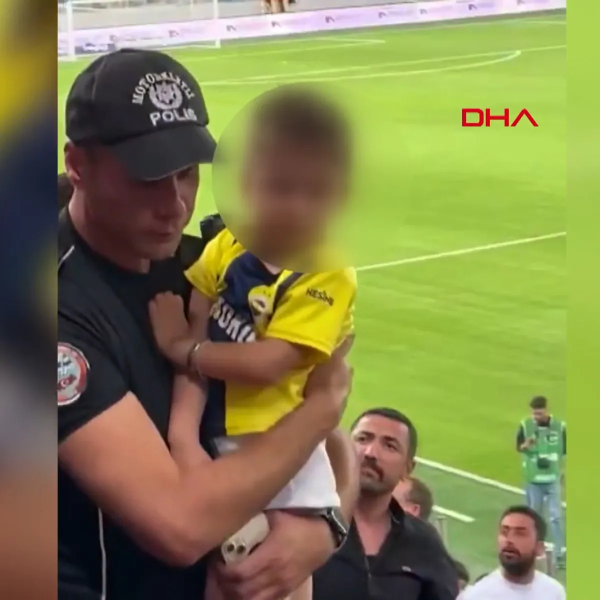Gençlerbirliği-Fenerbahçe maçında çocuğun formasının çıkartılmasıyla ilgili soruşturma başlatıldı