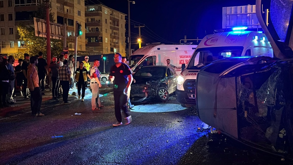 Orhangazi'de kavşak kazası: 1'i ağır 5 yaralı