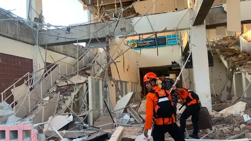 Endonezya'da 7,7 büyüklüğündeki depremde hayatını kaybedenlerin sayısı 51'e çıktı