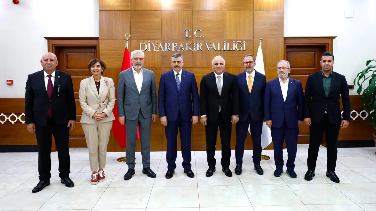 İçişleri Bakanı Mustafa Çiftçi Amedspor maçı için Diyarbakır'da