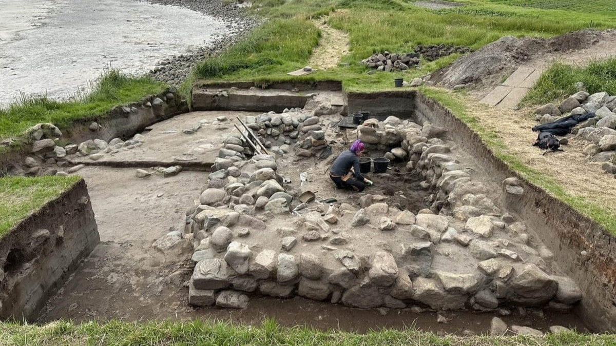 Faroe Adaları'nda Arkeolojik Kazılarda Zeminin Altında Eski Rünik Yazılar Bulundu