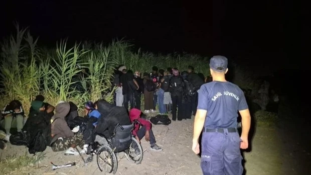 İzmir'de 62 Düsünden Göçmen Yakalandı