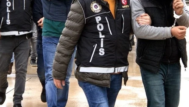Kendilerini MİT görevlisi gibi tanıtıp dolandırıcılık yapan şüpheliler tutuklandı
