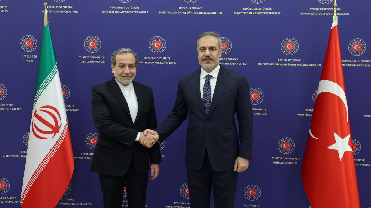 Bakan Fidan İranlı Mevkidaşı Arakçi ile Görüşme Sonucu Hürmüz Boğazı Açılımı ve Ateşkesi Devamı Ele Alındı