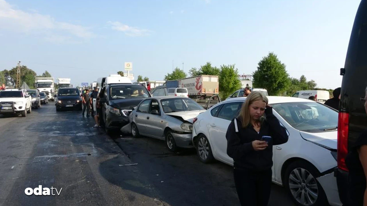 Antalya'da feci kazada ortalık savaş alanına döndü: 17 yaralı