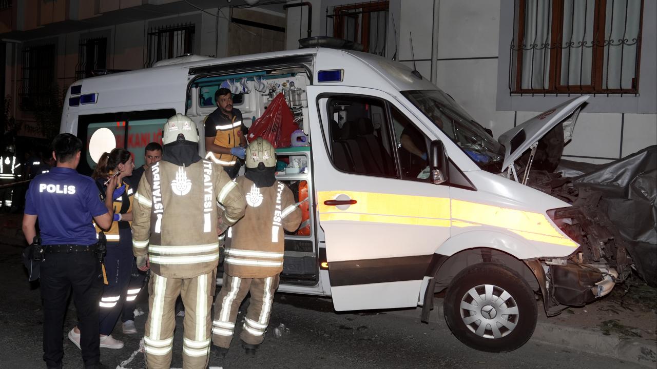 İstanbul'da Ambulans Kaza: 3 Sağlık Çalışısı Yaralandı