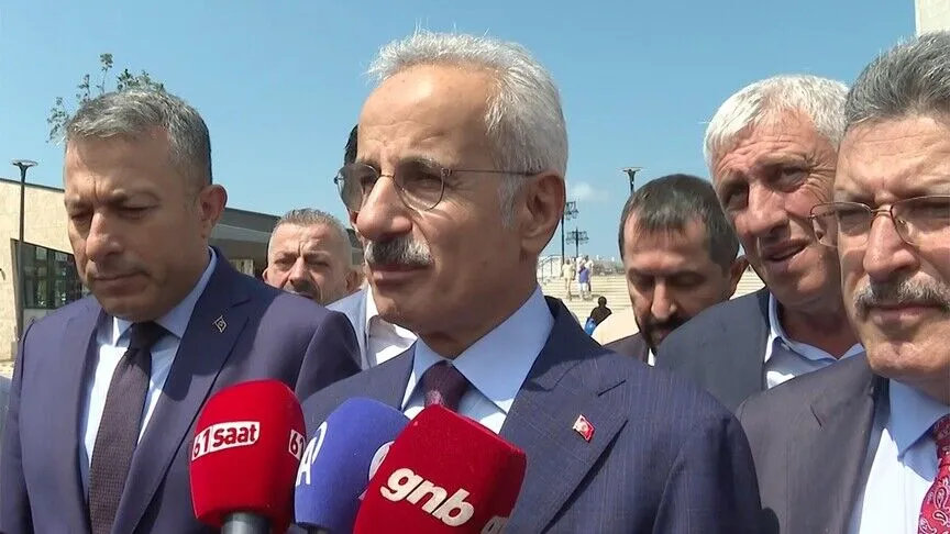 Bakan Uraloğlu, Trabzon'da Raylı Sistem Projesinin Temelinin Eylülde Atılacağını Bildirdi