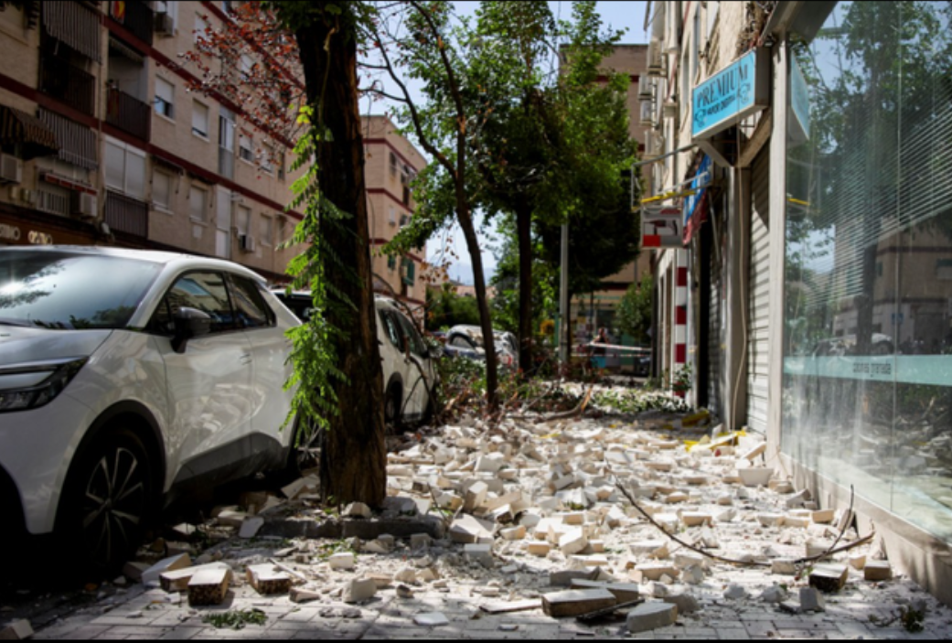 İspanya'da Art Arda Depremler Turistik Şehri Harap Etti