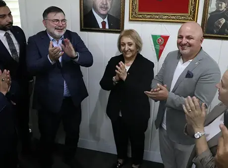 Menderes Belediyesi'nde Cumhur İttifakı'nın Adayı Asuman Şen Görevi Devraldı