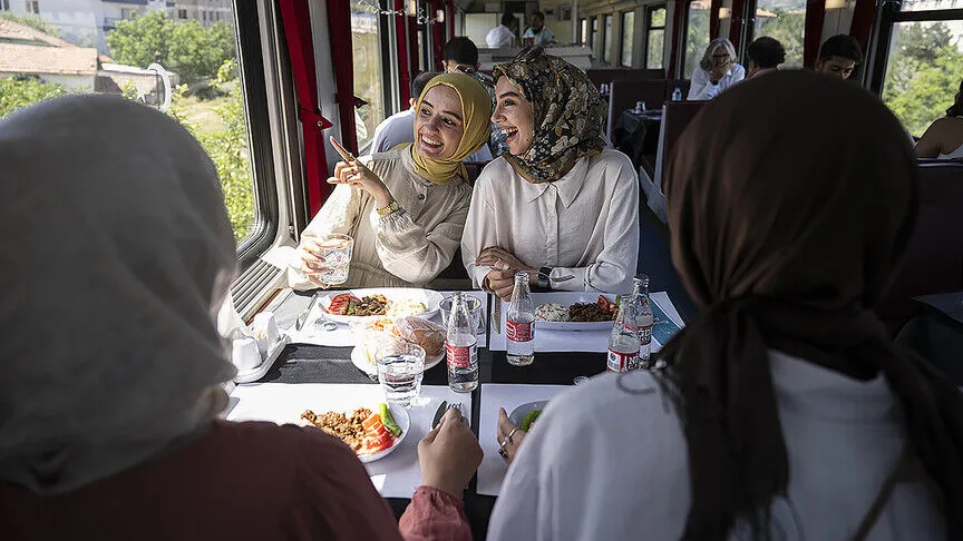 TCDD Taşımacılık AŞ 7 ana hat treninin yemekli vagonlarının işletme hakkı için ihale düzenleyecek