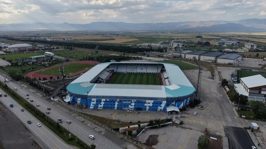 Erzurumspor taraftarı, 3 sezon sonraki statülerde tüm tribünlerde yerine alacak