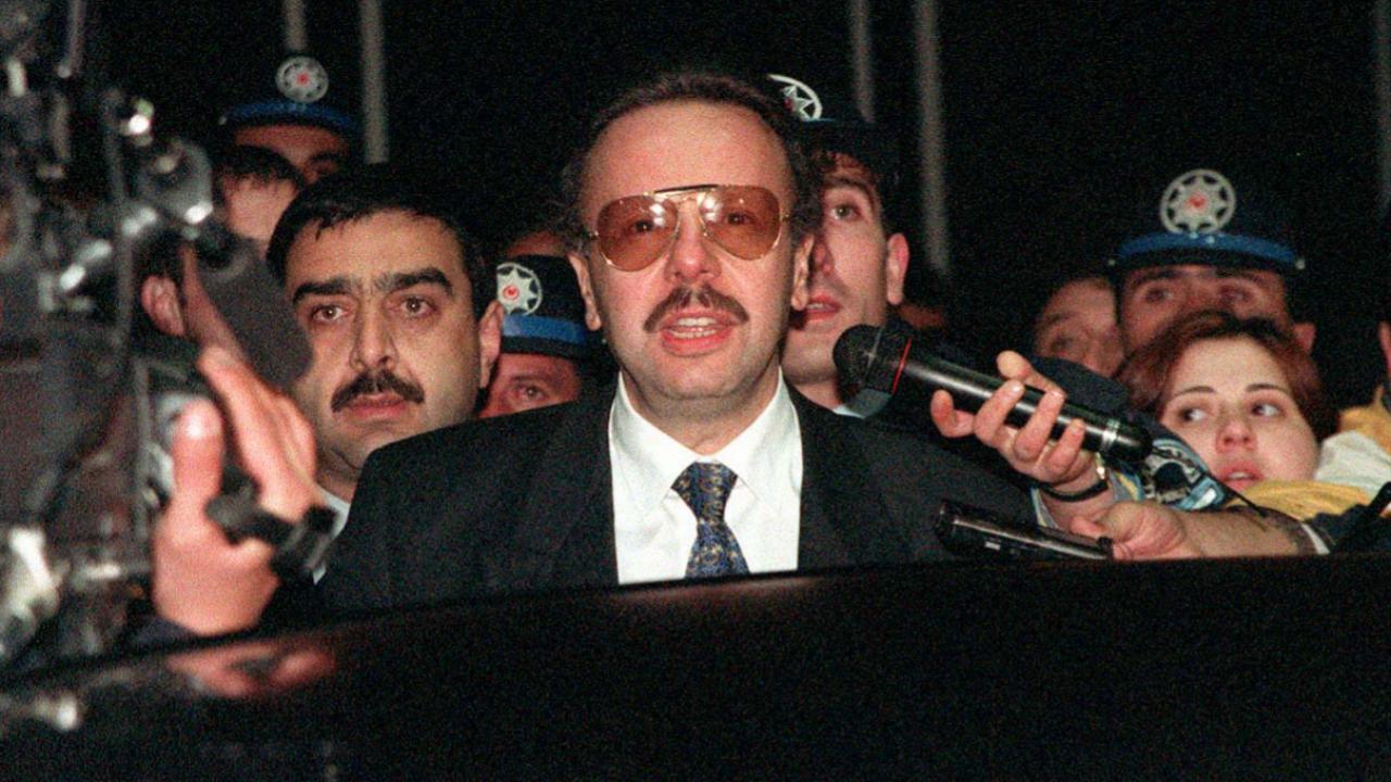 Eski Ulaştırma Bakanı Arif Ahmet Denizolgun'un Mezarı Beykoz'da Açıldı