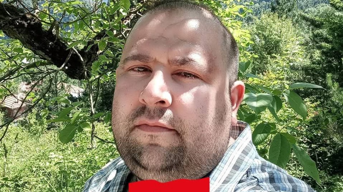 Kastamonu'nun Cide ilçesinde elektrik arızasını gidermek için evin çatısına çıkan Mustafa Acur (37) akıma kapılıp metre...