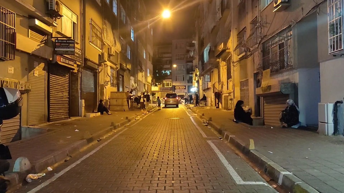 İstanbul'da Midyeciyle Çıkış Oynayan Kız kardeşini Bıçakladı